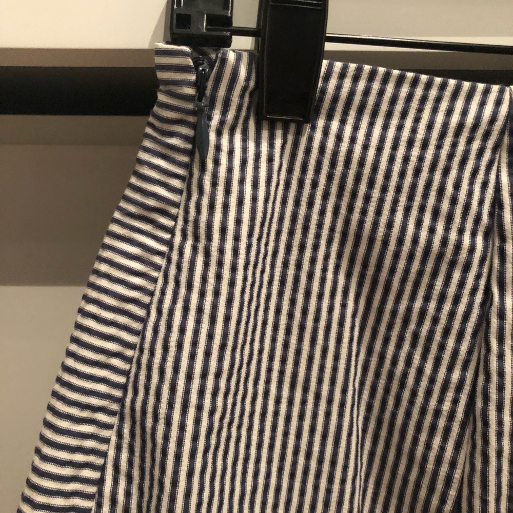 Urban Outfitters Pinstripe skirt Size Medium - Picture 4 of 5